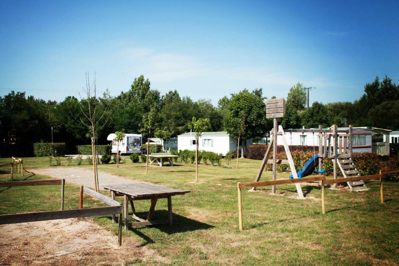 Camping Au Pre De L'Etang Sainte-Foy  Zewnętrze zdjęcie